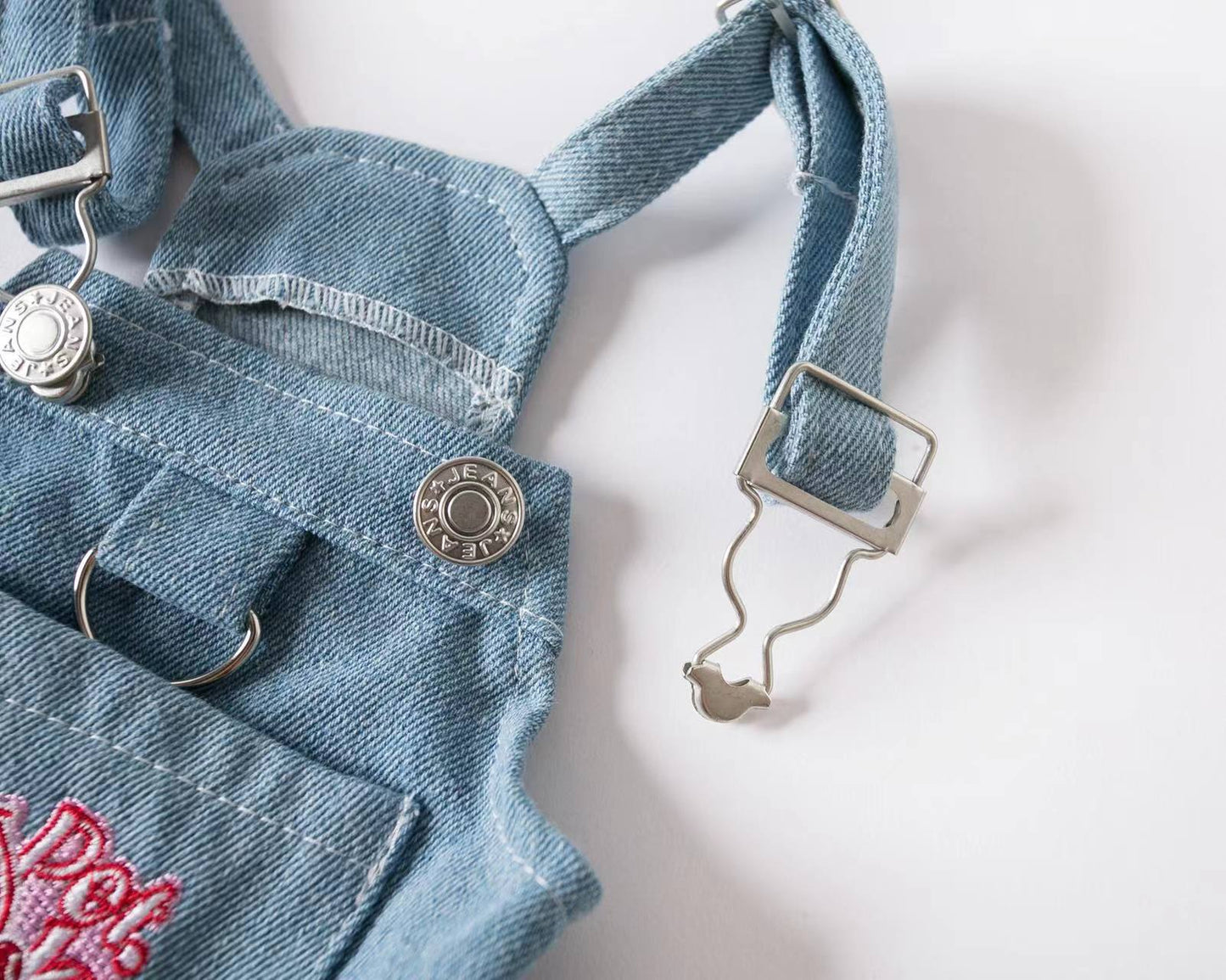 Sukienka ogrodniczka jeansowa dla psa i kota – wiosna/lato